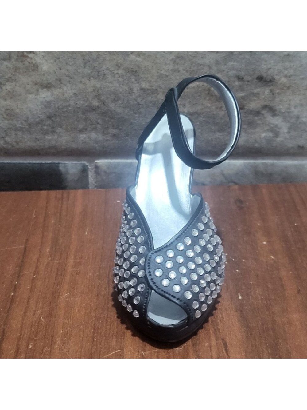Just The Right Shoe Pave Raine 25004 Retired Vintage Shoe Figurine